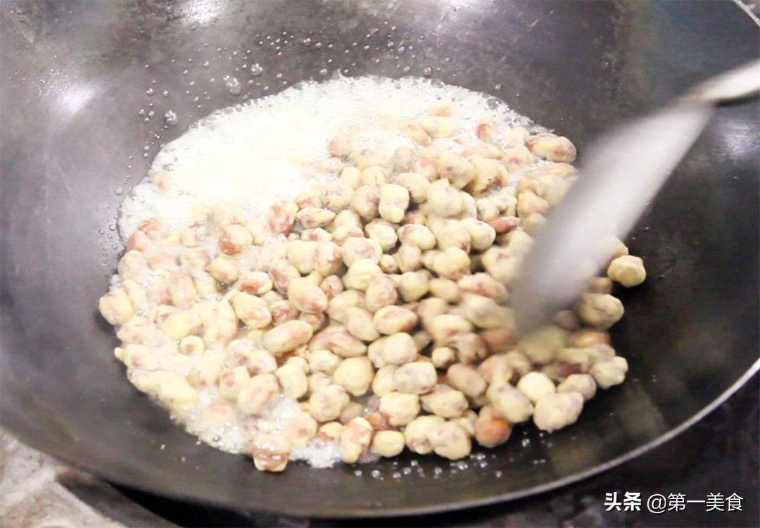 图片[6]-花生米别只油炸了 多这一步做成挂霜花生米 酥香焦甜又不腻-起舞食谱网
