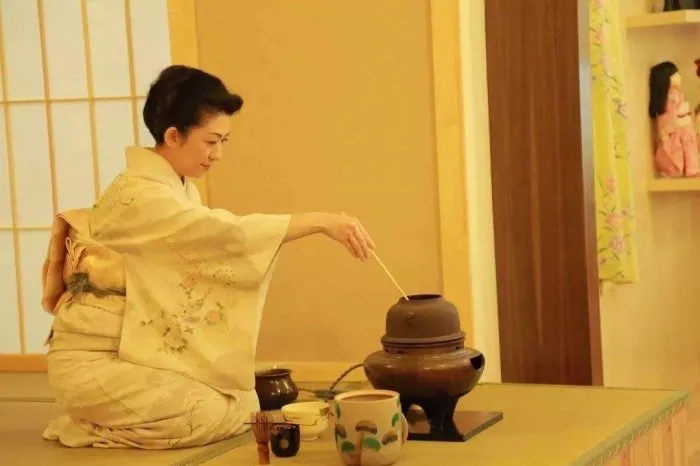 日本人进屋要脱鞋,遇到“脚臭”的客人该怎么