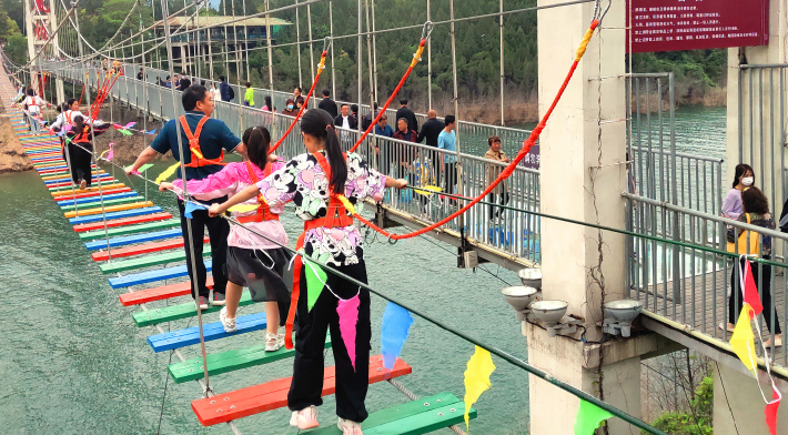 喜迎八方游客，丹江大观苑“五一”热闹非凡