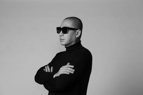 从保安到“摇滚教母”，二手玫瑰梁龙都经历了什么？