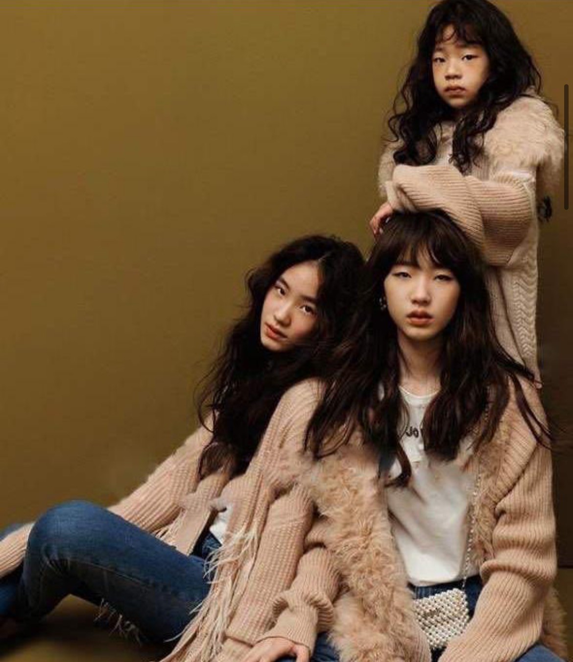 小S调侃女儿撞脸体操运动员，爆炸头无辜脸，幽默称运动员是儿子