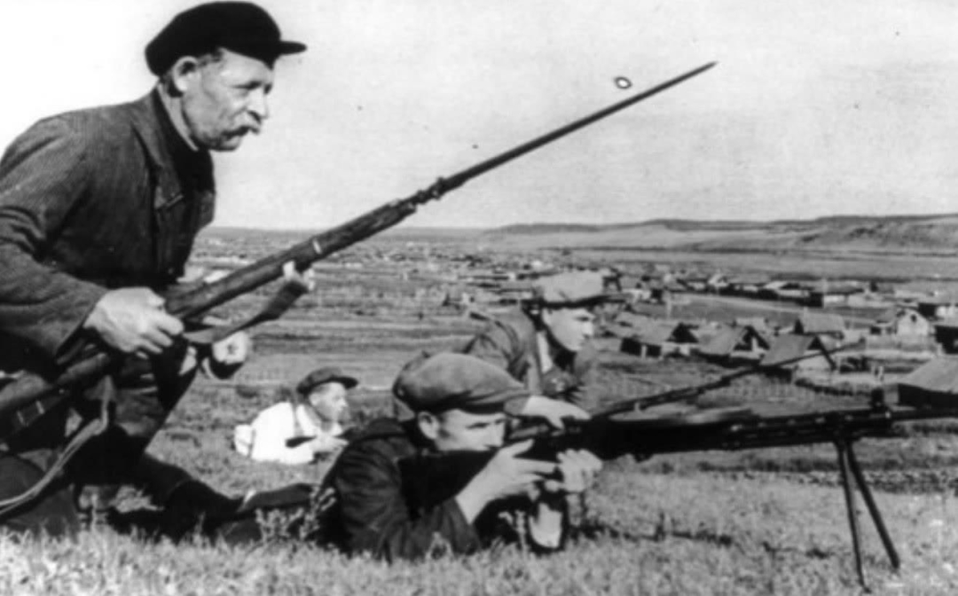 战争之初，苏联每月人口锐减60万，为何后期军队