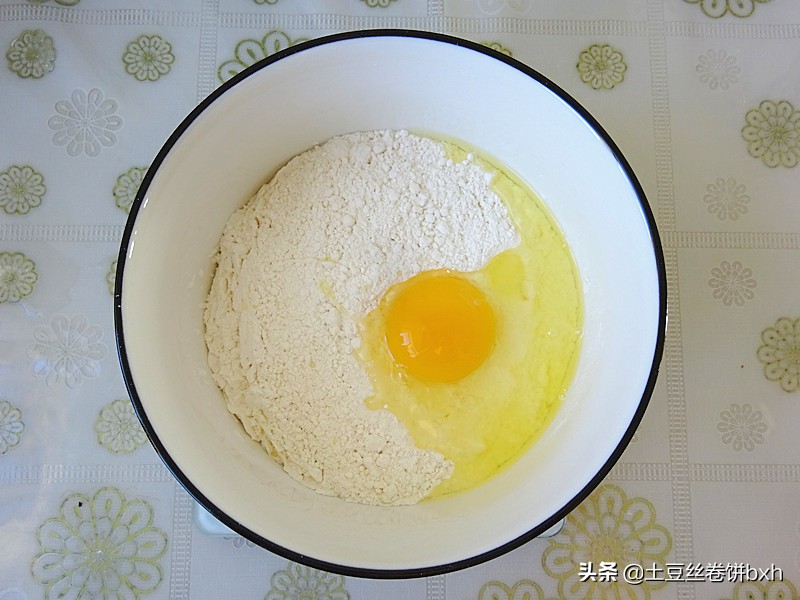 花生米的新吃法，用平底鍋做成小麵點，口口留香，老少都愛