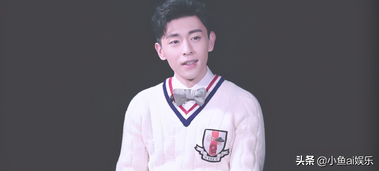 Deng Lunshu Qi is the same as casing handsome raise a key point, the fair maiden crouchs grab lens, one detail sees breeding is to install what do not come out