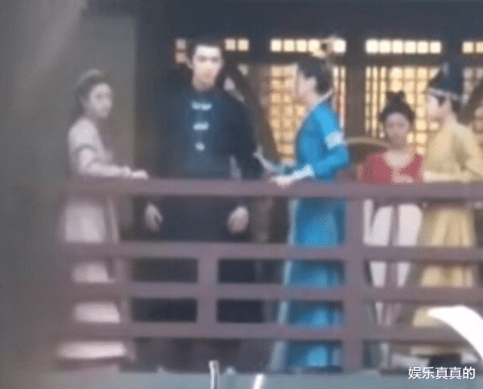 赵露思被路人拍下生图，当镜头放大十倍怼脸拍