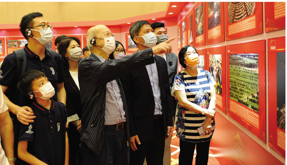 澳门一次“中国共产党的100年”的展览，竟吸引了逾4.3万人次到场观展，党波澜壮阔的光辉奋斗历程要永久铭记