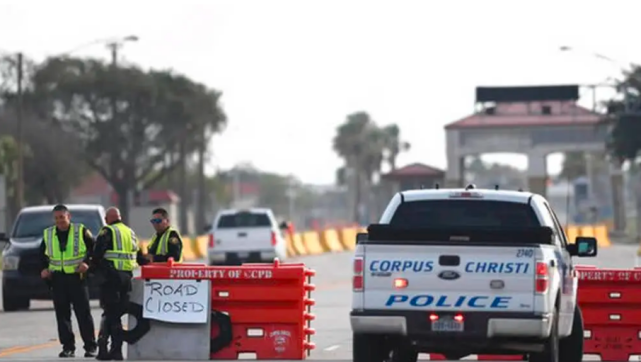 美军后院枪声响起！海军基地正门遭扫射，双方