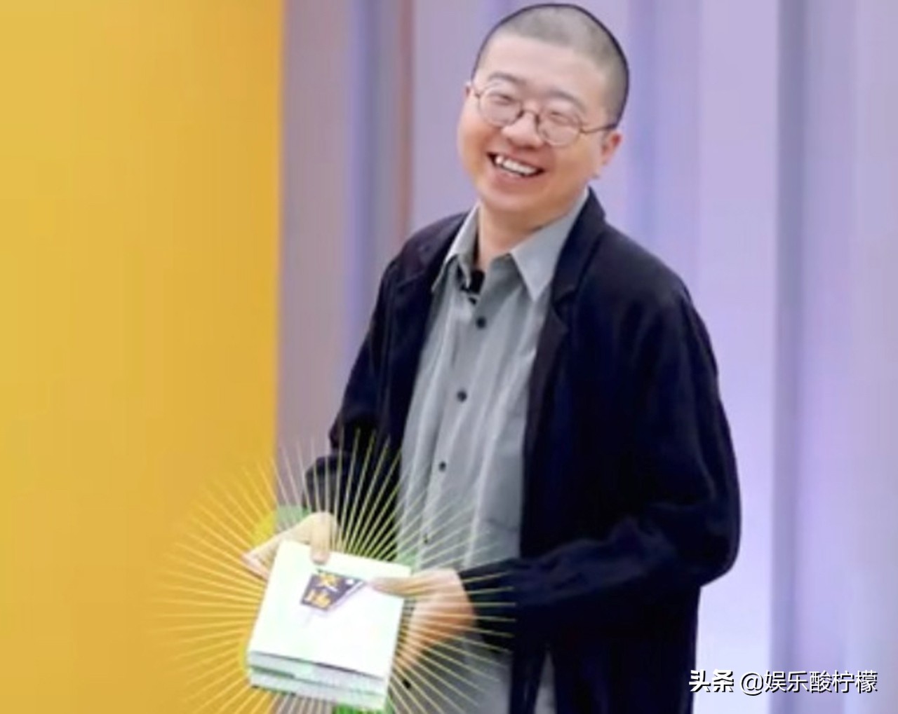 陈佩斯儿子联手乔振宇，被压10年才出山，《笑起