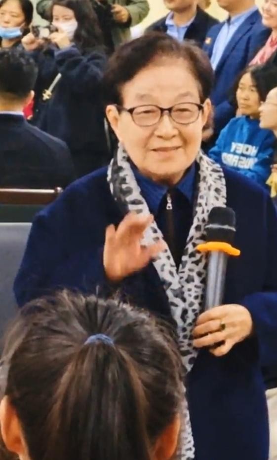 86岁艺术家谷建芬开课堂！身材消瘦变化大，晚年痛失丈夫和女儿