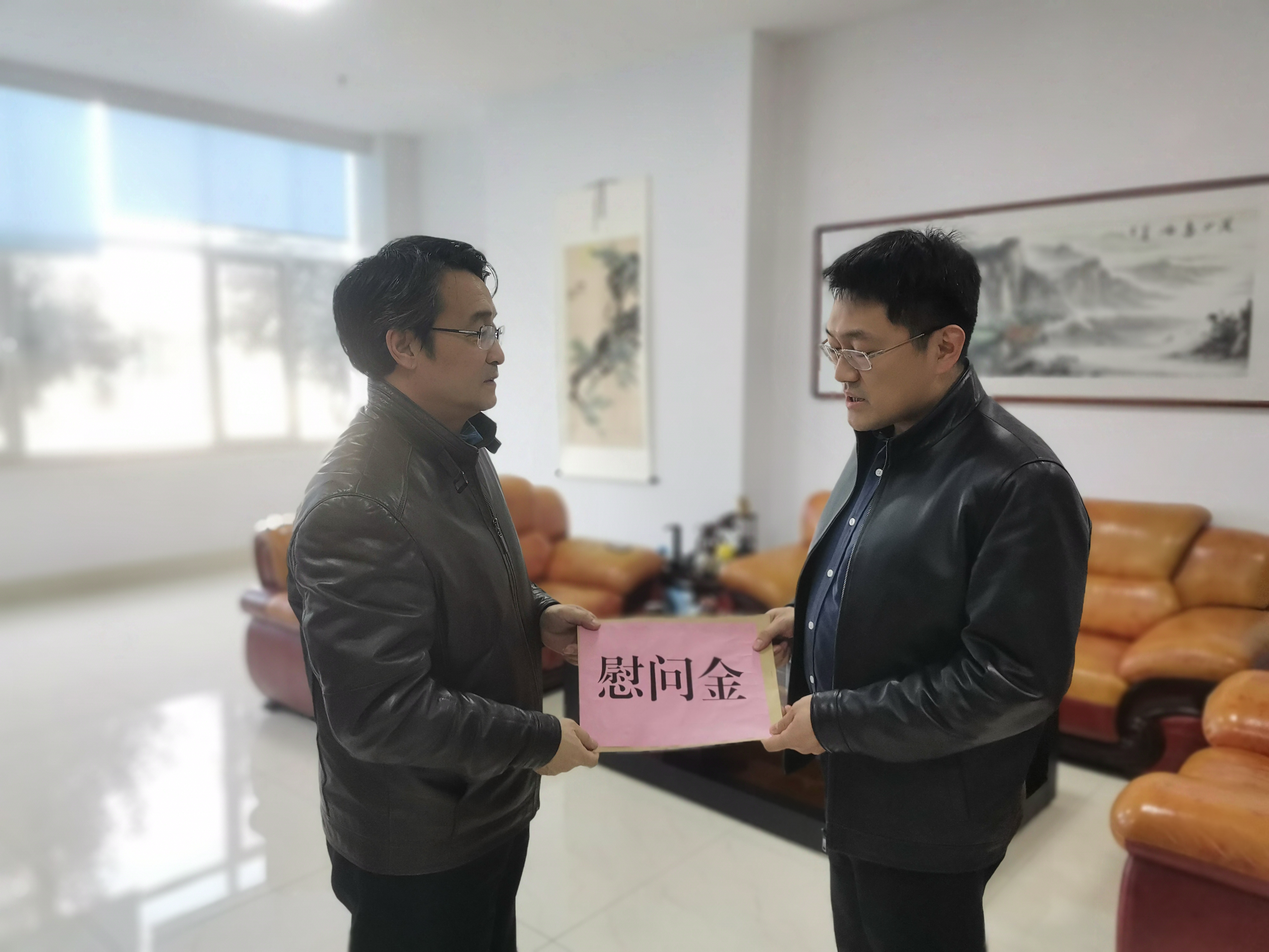 春节前夕，园区管委会领导走访企业家