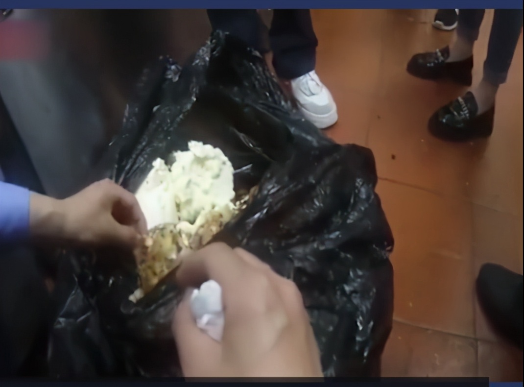 南京查處首例食品浪費行為！面包做大、做小，統統都要扔掉