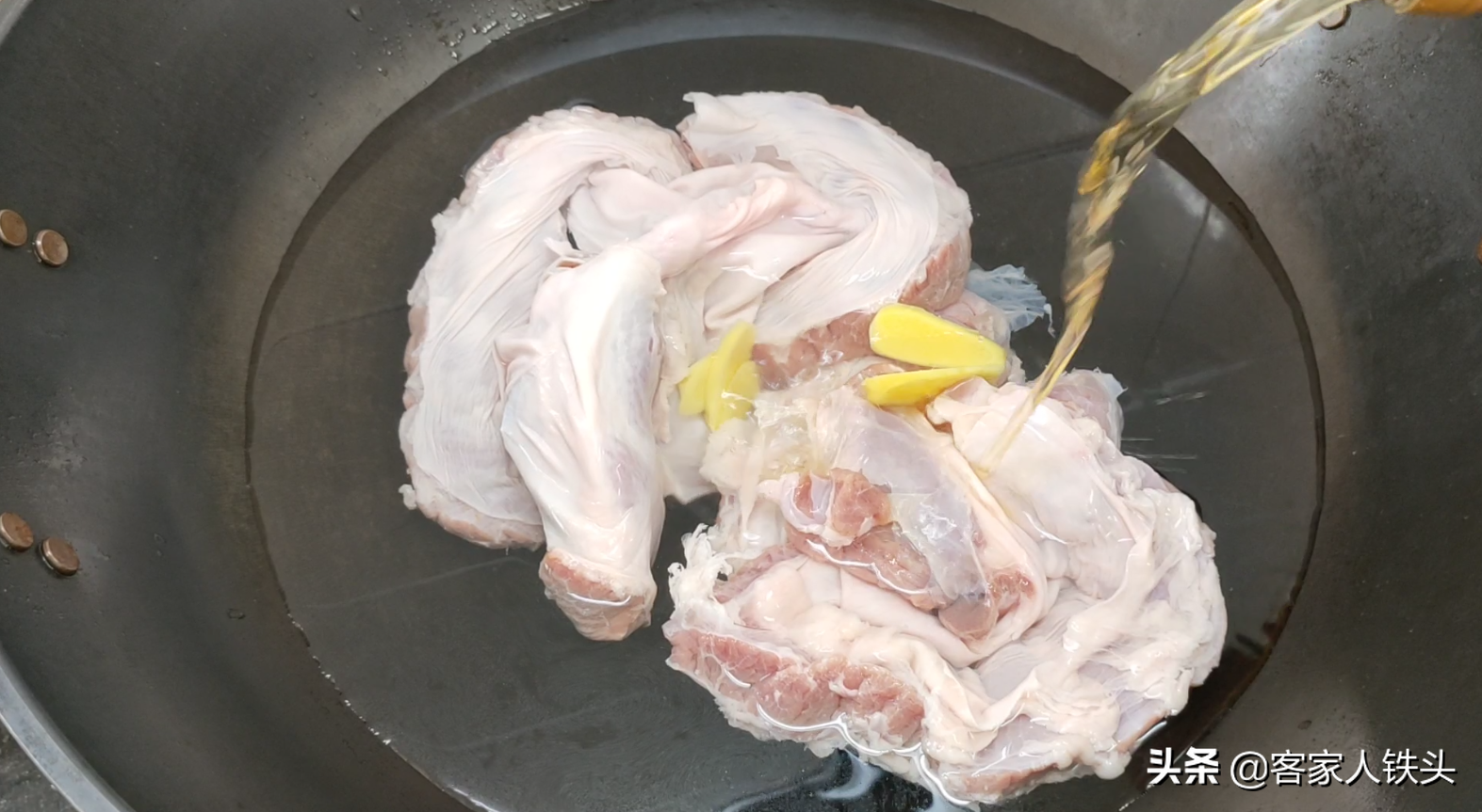 夏季不开胃？做这一锅美味，有荤有素酸爽好吃，满满一锅汁都吃完