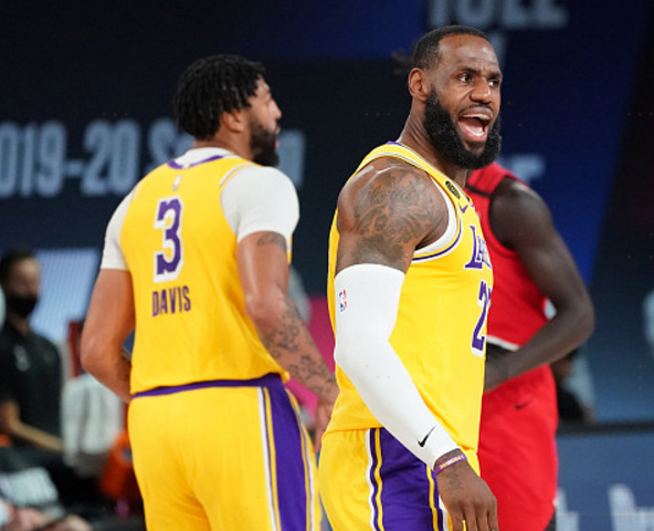 無人能擋！一眉哥踩到籃架扭腳狀態仍不減，三節狂轟31+11在場淨勝32分！（影）-黑特籃球-NBA新聞影音圖片分享社區