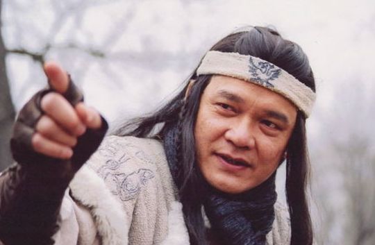 成名抛弃妻女，后小12岁前女友嫁给自己兄弟，而