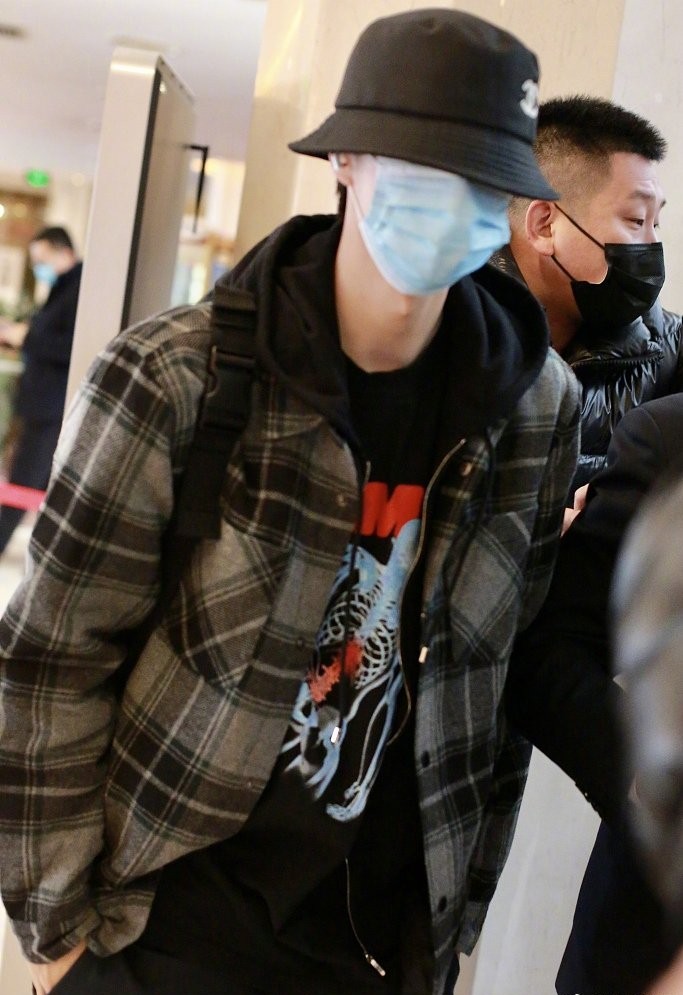 # Wang Yibo shows a body CCTV spring late couplet discharges #