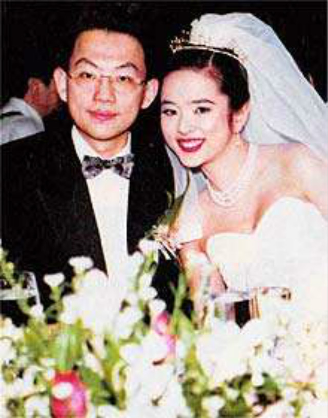 嫁入豪门5年后，因被丈夫大爆闺房秘事，从此成为全香港的笑料