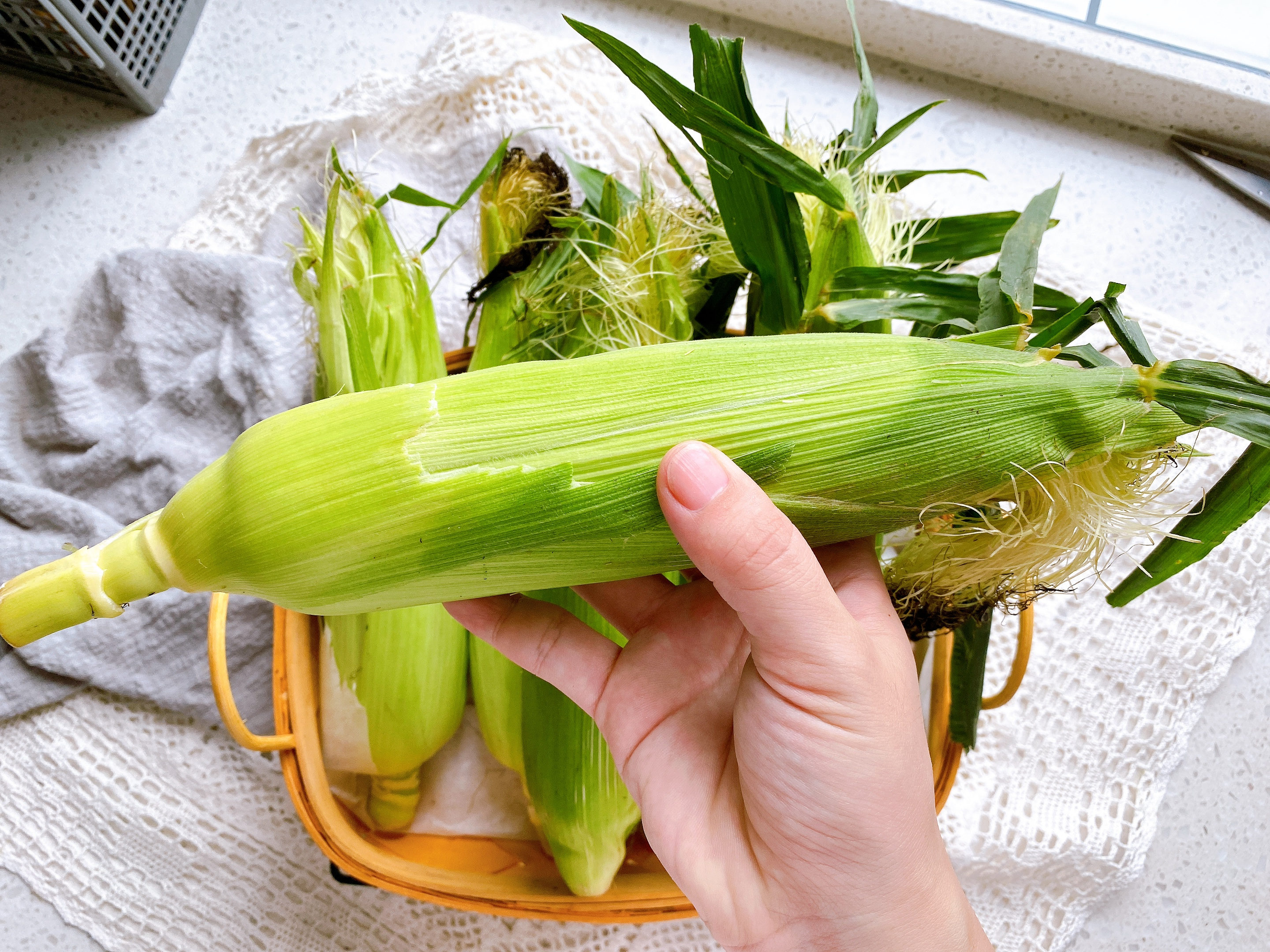 玉米保存有技巧，直接放冰箱冻就错了，多做2步，放一年还很鲜甜