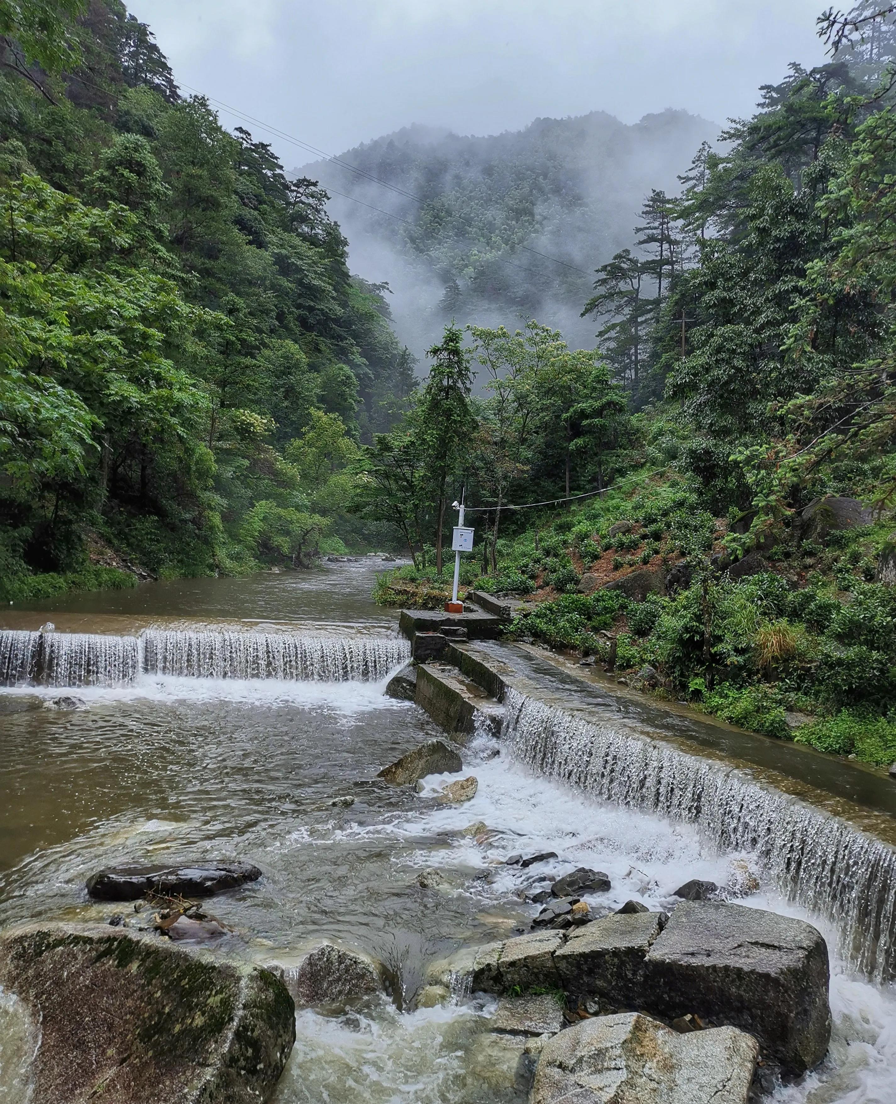 夏天去婺源：920米鄣山村避暑，13公里密林穿越，雨天看卧龙美景