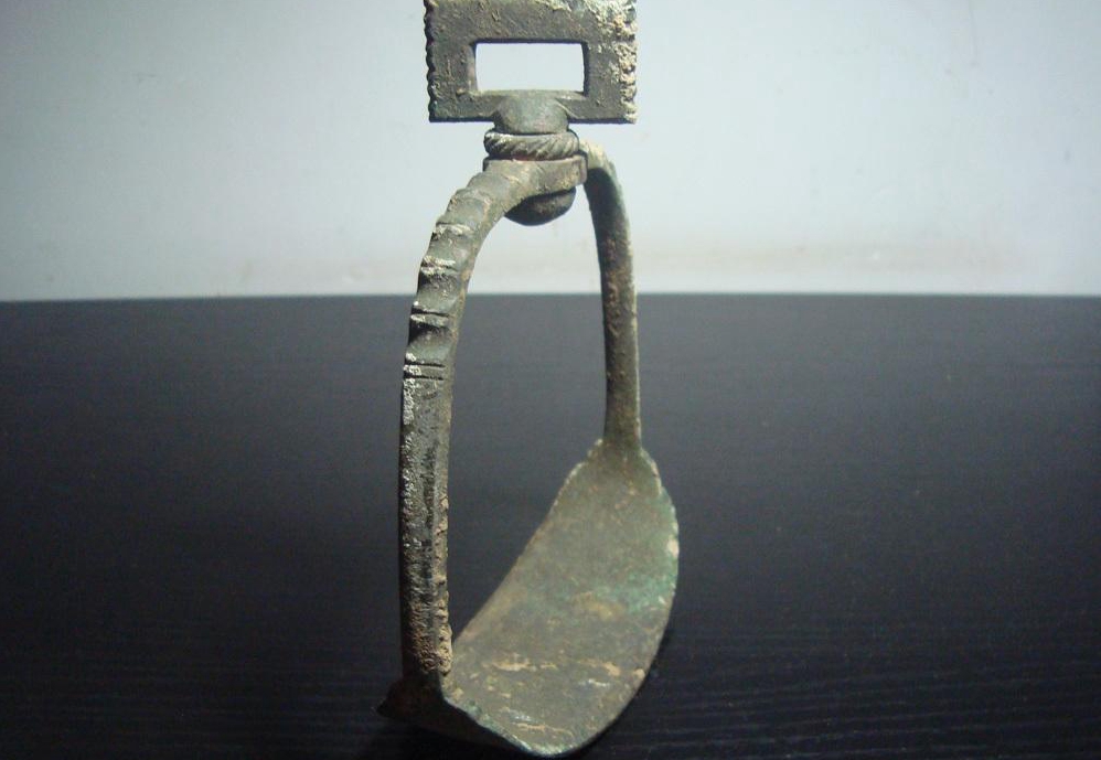 马镫在古代重要性不言而喻，为什么南北朝才开始普及？