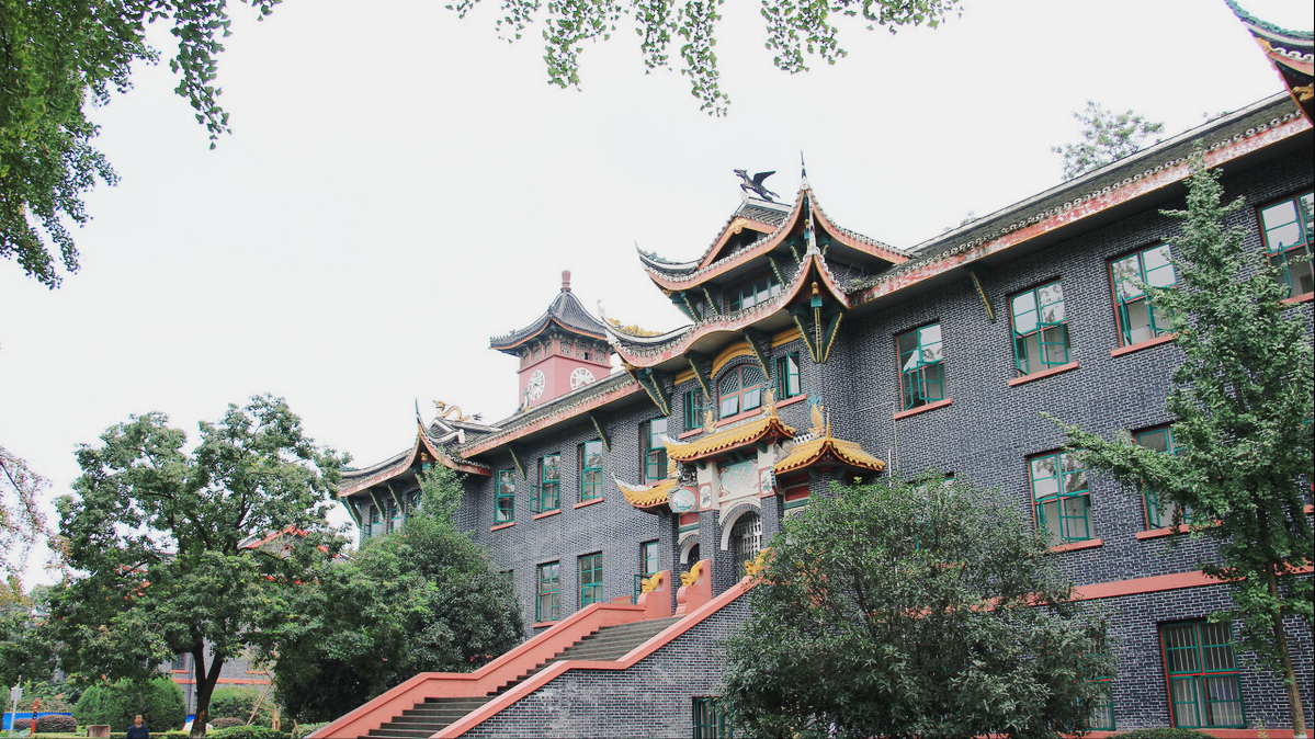 西南地区高校排名，重庆大学跻身前三，西财排第9名