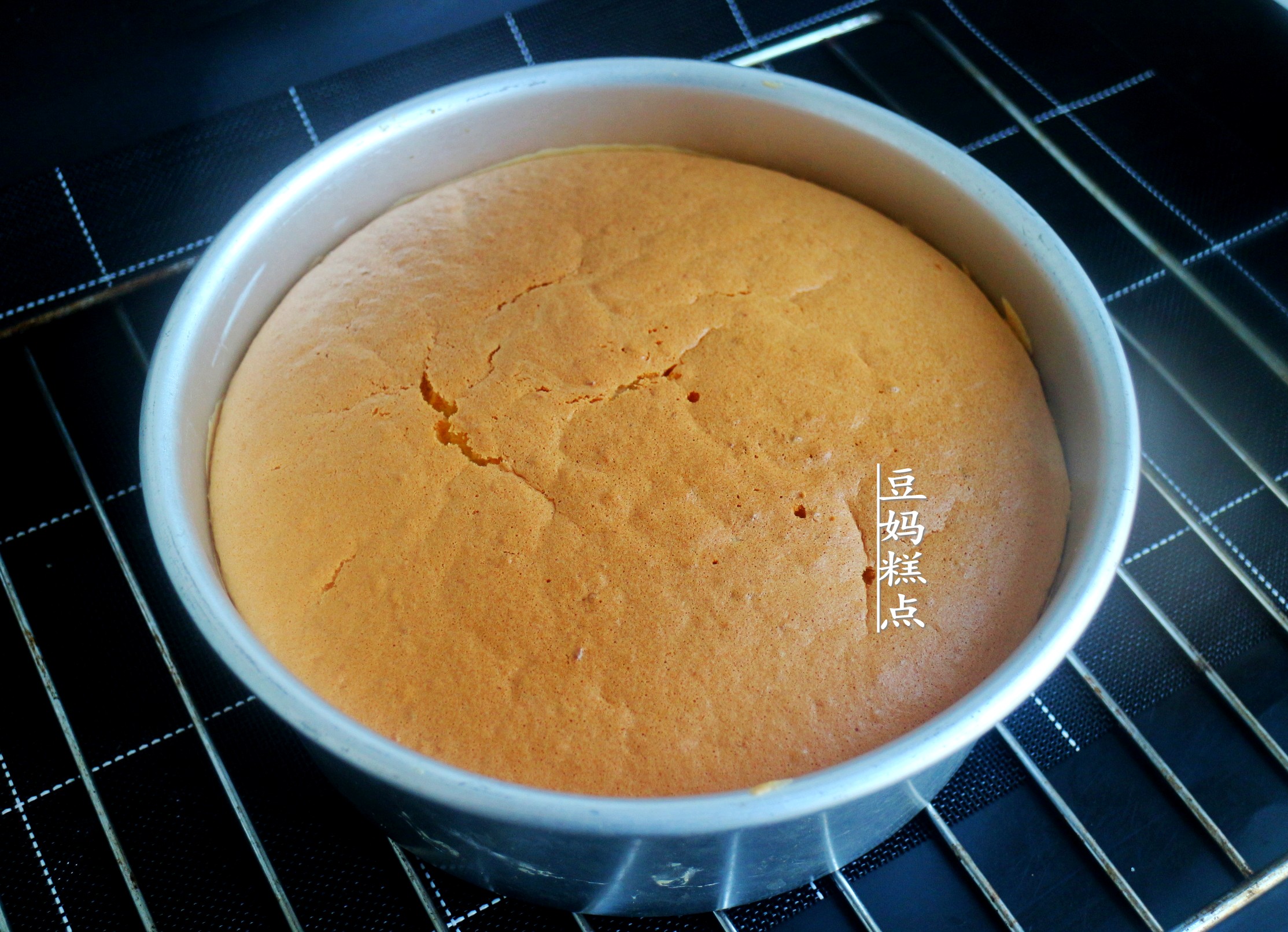 冬天，買2個橙子做蛋糕，口感柔軟清新，滿屋都是香氣