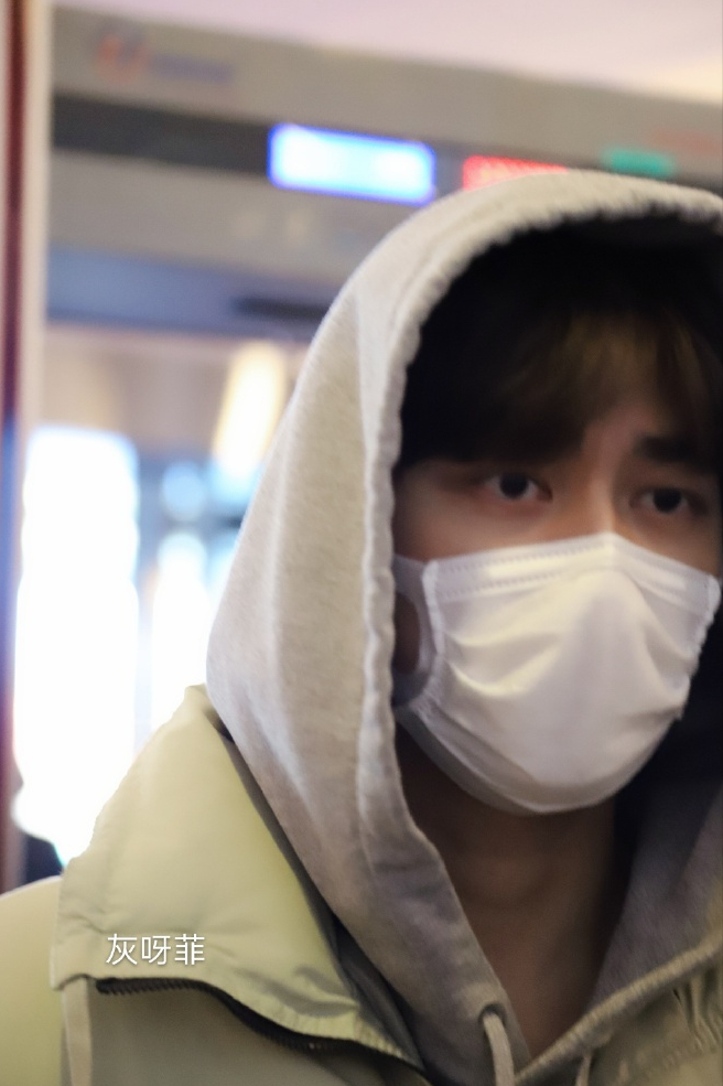 CCTV spring is late first couplet platoon: Li Yifeng, wang Yibo, jiang Shu shadow, 1000 royal seal, hot cling to show a body in succession