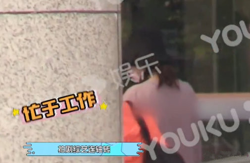 迪丽热巴现身医院，疑似因工作太拼命健康出现问题，网友直呼心疼