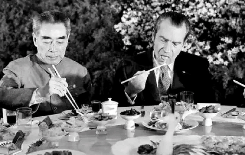 毛主席专门给尼克松安排一道上海名菜，会谈时，医生已备好强心针