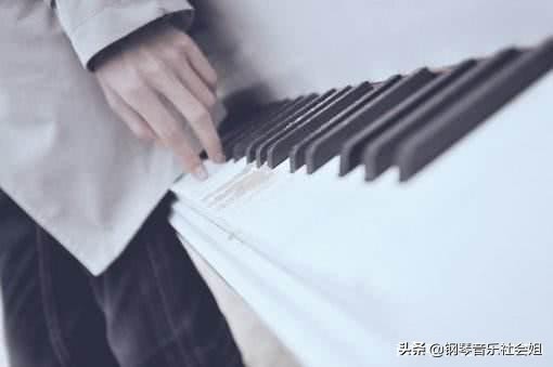 钢琴右踏板的使用方法：不是只有踩与不踩，正确的方法是这几点
