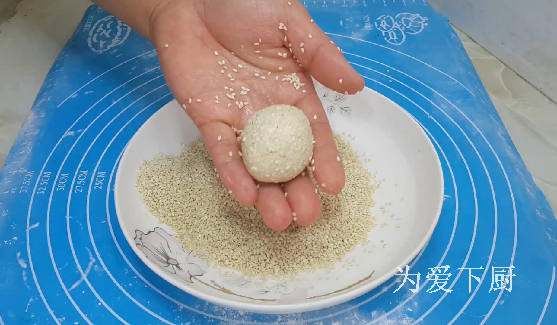 麻團這做法才最正確，掌握3個技巧，個個空心不炸鍋，比買的還香