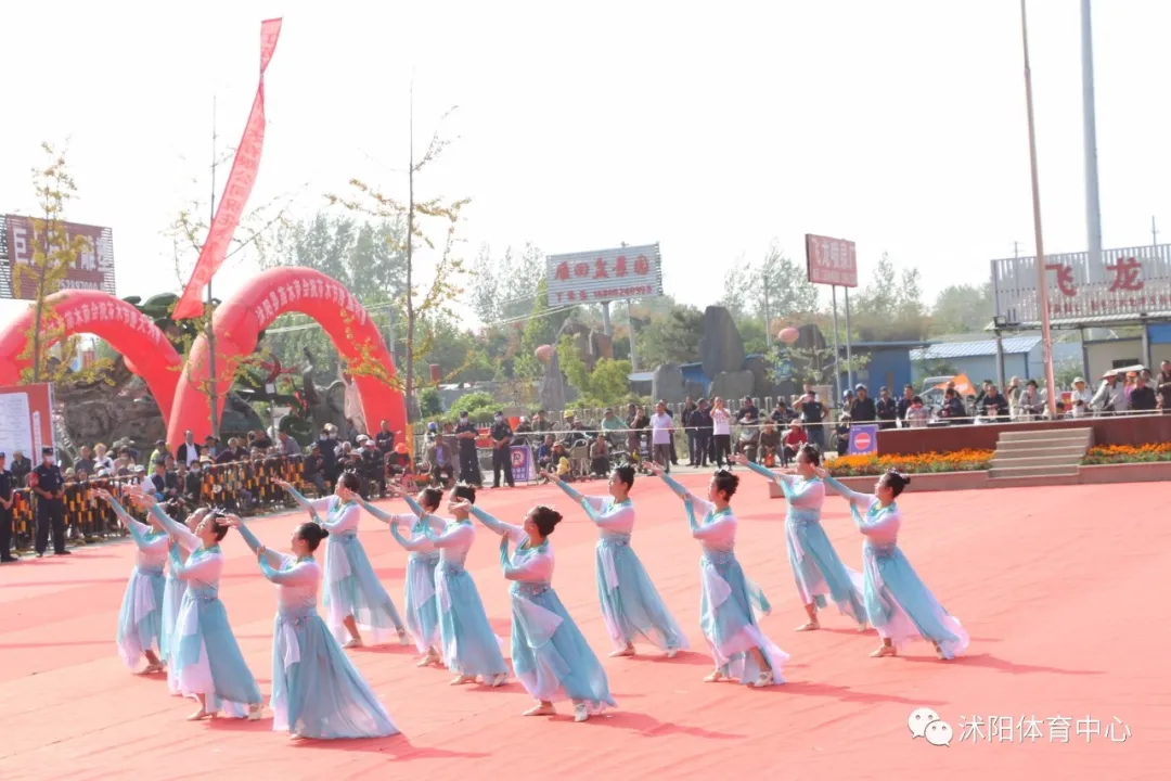 第八届沭阳花木节健身（操）舞公然赛昌大进行