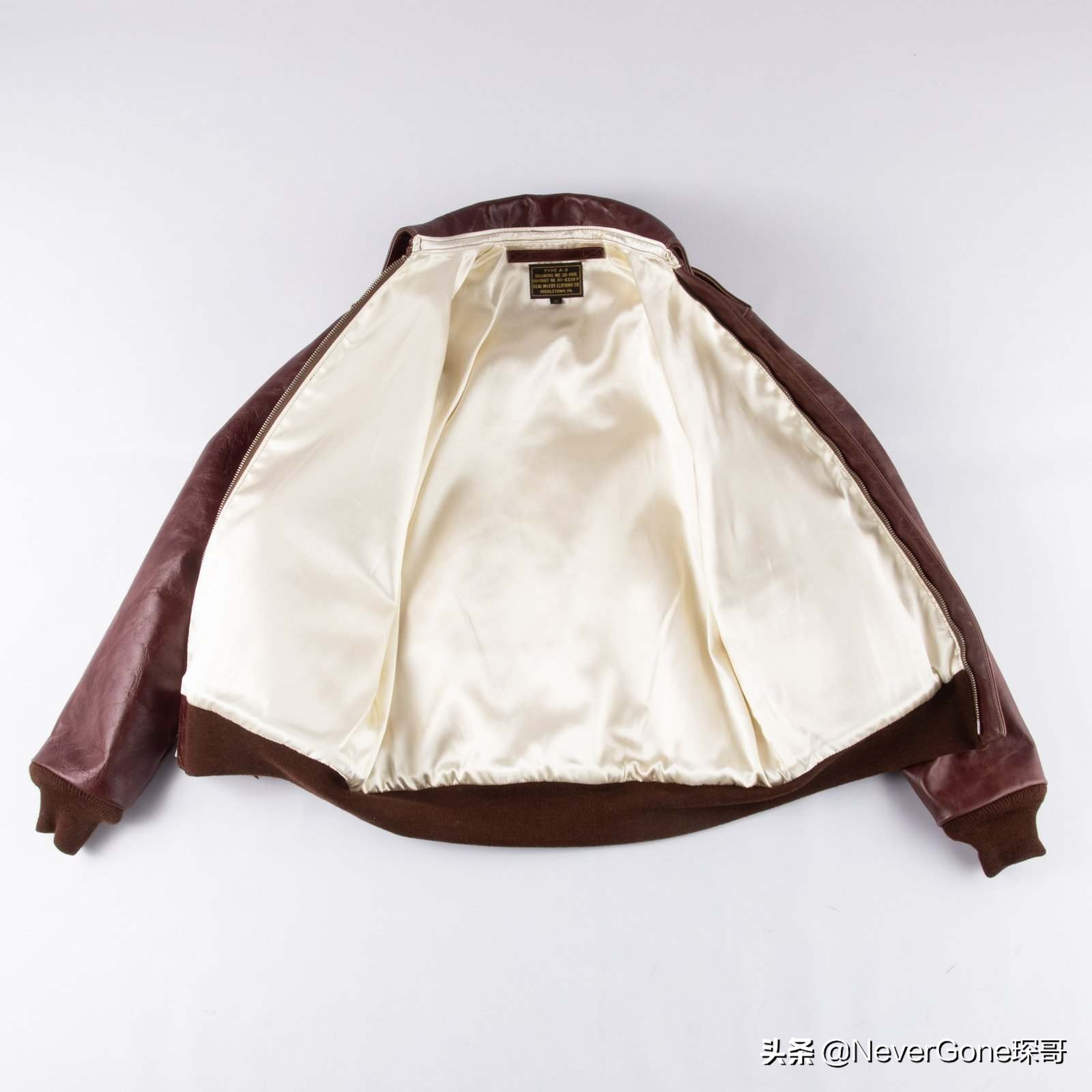 3万块的THE REAL MCCOY'S天皇染A2皮衣云评测