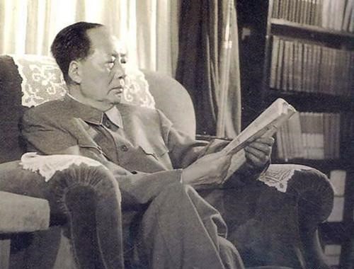 毛泽东同学蒋浩然是烈属，因被划地主捎信进京求助，主席亲自过问