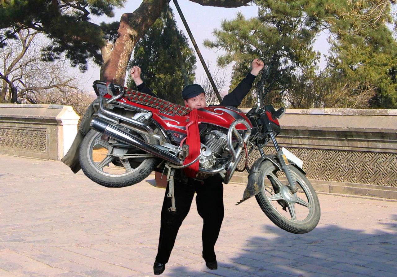 超强模仿秀来袭，他为了模仿赵本山整容又改名