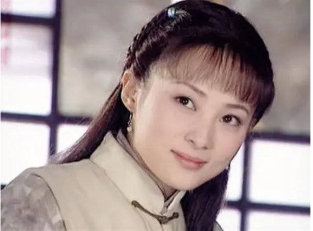 “可云”徐露：巅峰期退隐，嫁大7岁男友，46岁