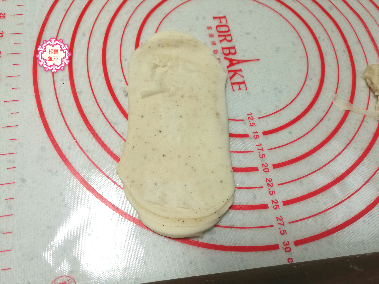 一捏就碎，一碰就掉渣兒，一吃倍儿香的油酥小燒餅，做法超簡單