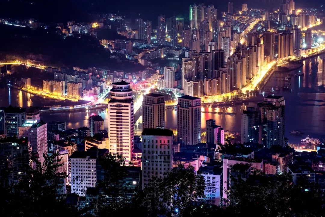 重慶將建三個(gè)中心城市，打造一主二副格局，形成三大城市組團