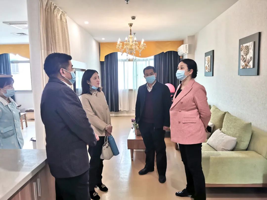 向建平调研新侨和留学人员回国来怀创新产业