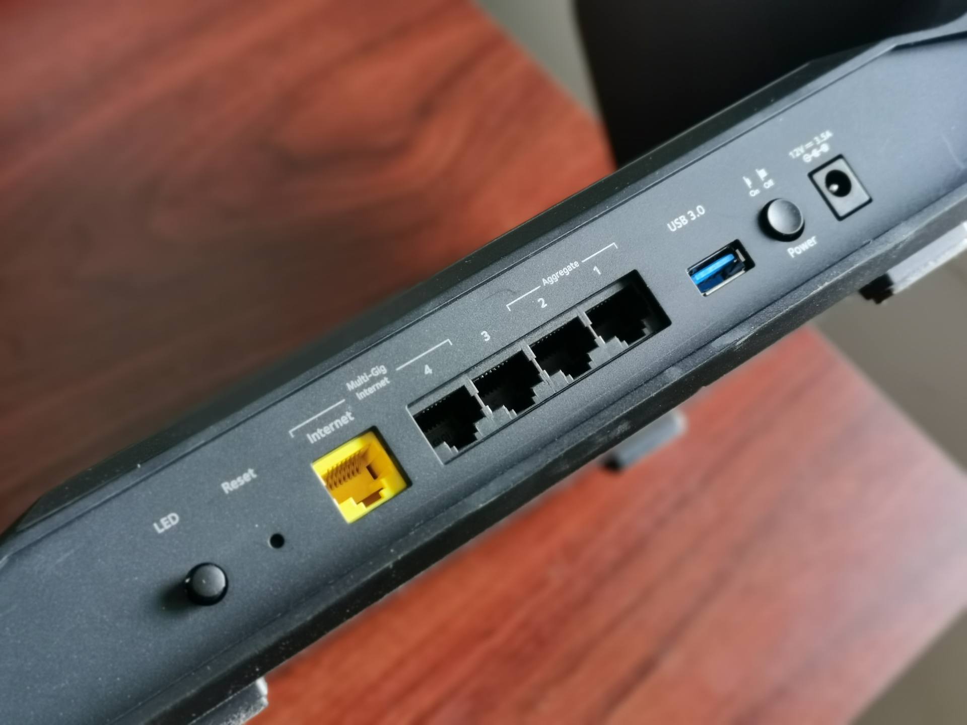 网件RAX70路由器轻开箱，鹰翼造型的WiFi6长什么样？