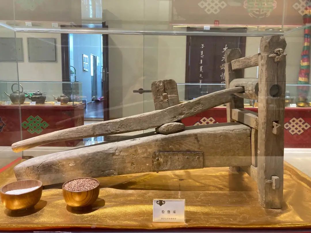 长春—通辽金秋首发团畅玩第二天：逛孝庄园、吃烧麦宴...