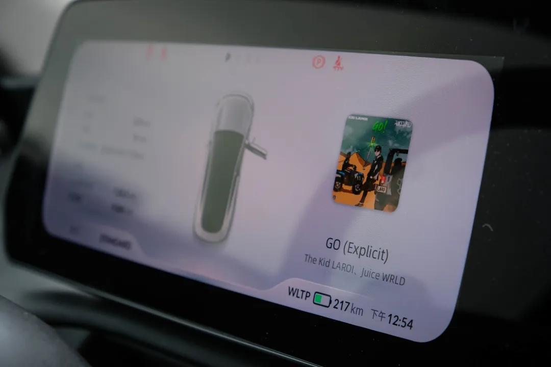 坐进小鹏P7车里，你开的不是车，而是未来