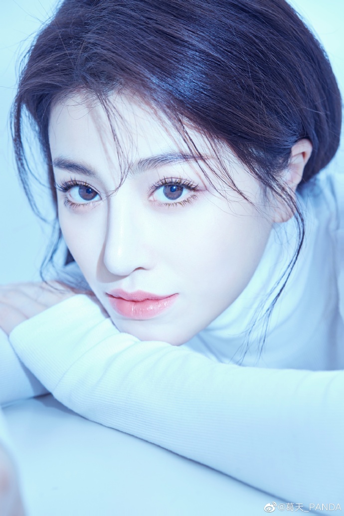 刘翔前妻葛天晒近照，30岁不惧高清怼脸，S型身材堪比芭比