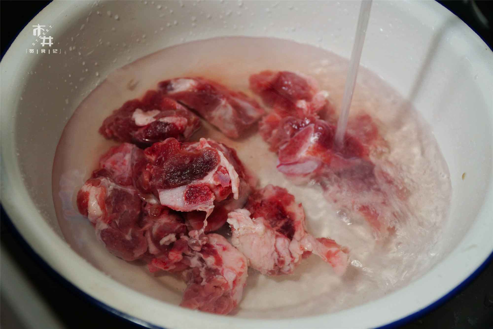 夏天，孩子碰到这种水果，总让我买来炒排骨，