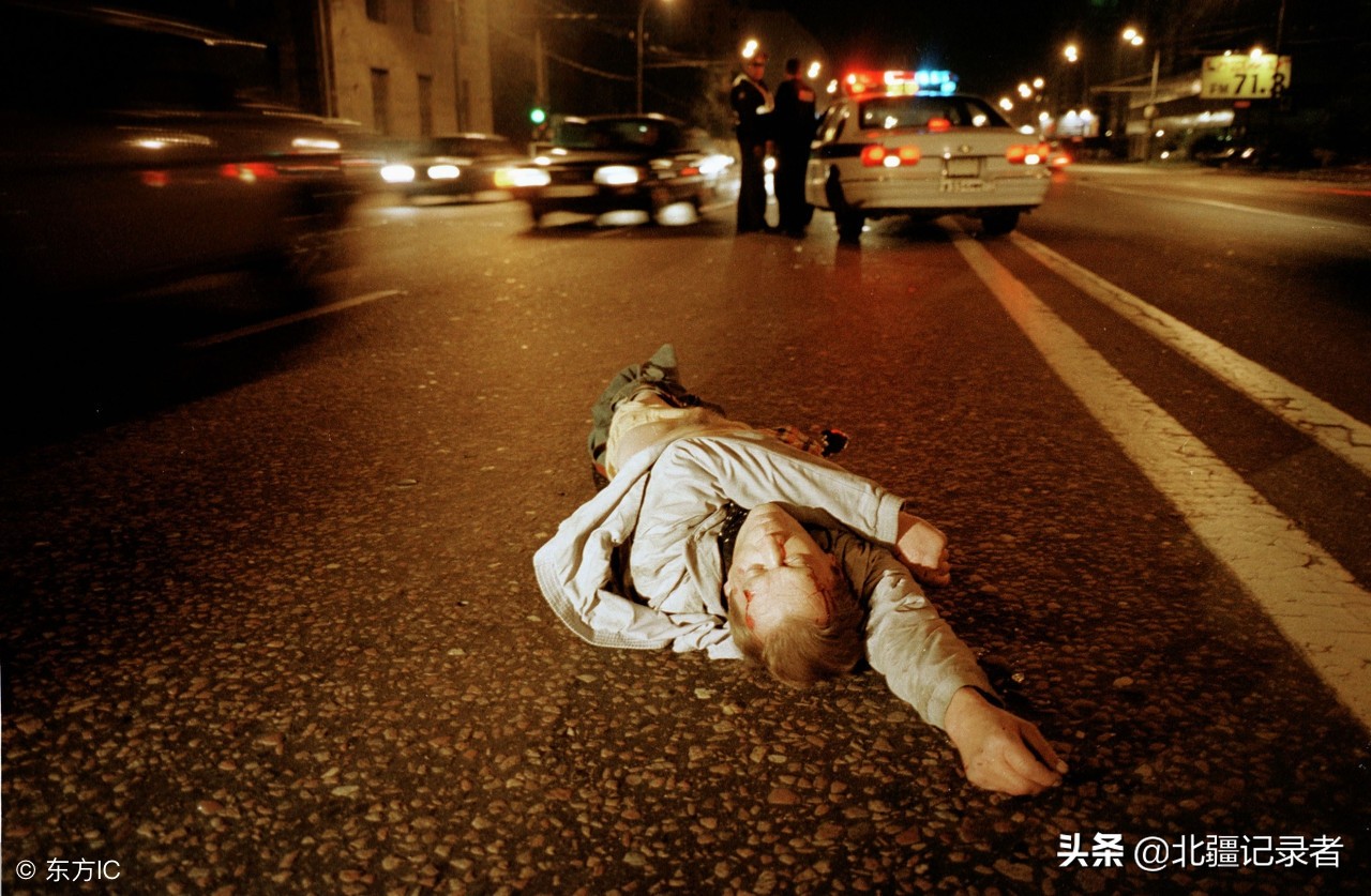 俄罗斯酒鬼烂醉如泥的18个瞬间,每年人均喝掉300多瓶二锅头