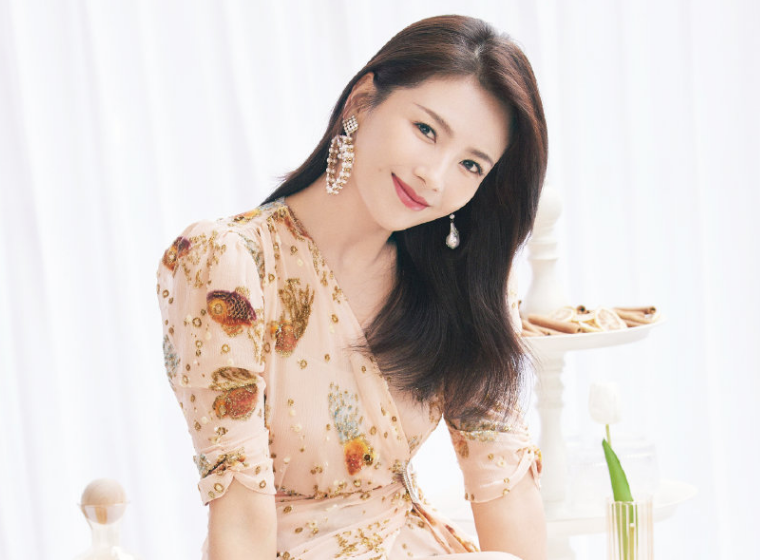 Liu Tao is basked in " wife brigade 5 " group photo, accidental exposure weighs pound flight 2 times, stage of mango of this one season went all out