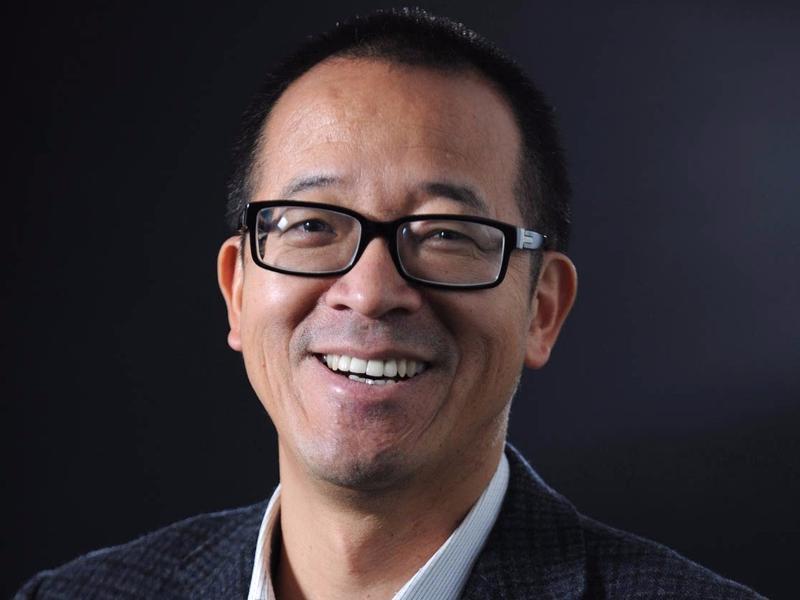 身价250亿老板宣布即将退休，而前员工罗永浩现