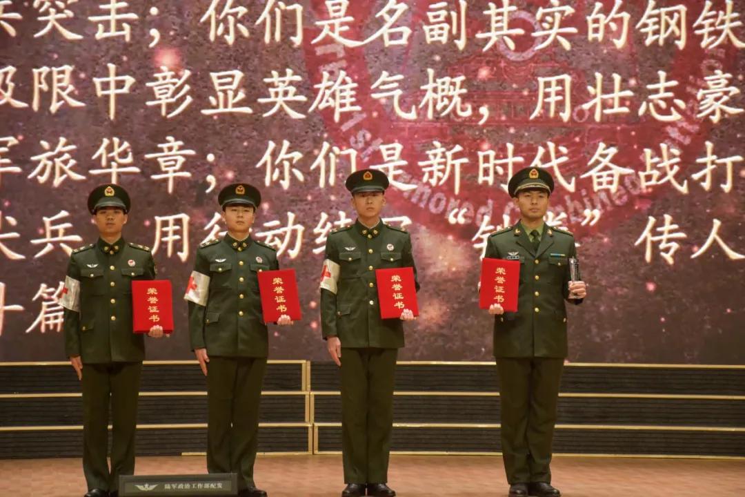 ���Ƚ����á��侯<a href=http://www.cngansu.cn/news/ target=_blank class=infotextkey>����</a>�ܶӰ���֧�� | ½����82���ž�ĳ��