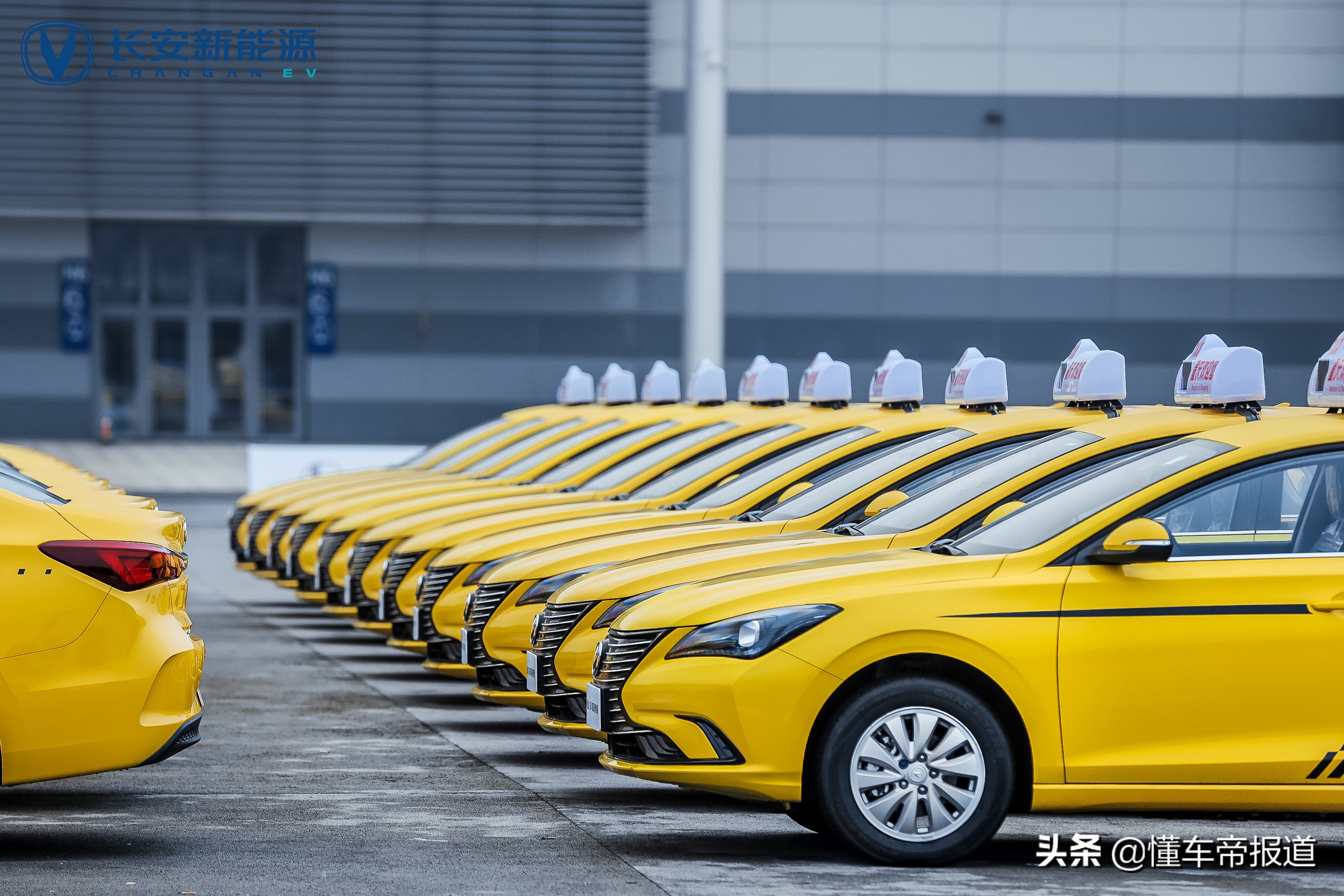 新车 | 续航365公里，20秒换电！长安新能源逸动EV460换电版交付