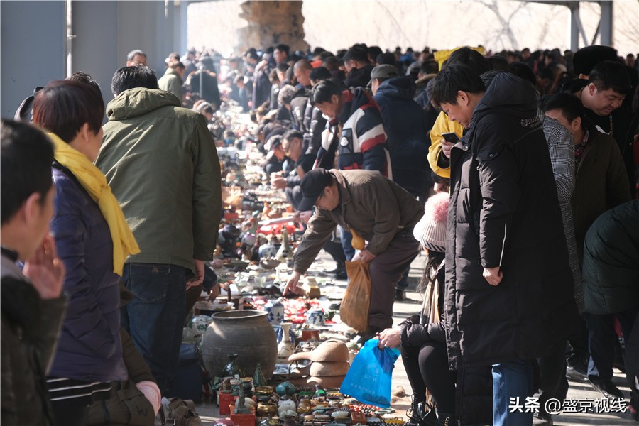 春节过后沈阳鲁园古玩城生意火爆