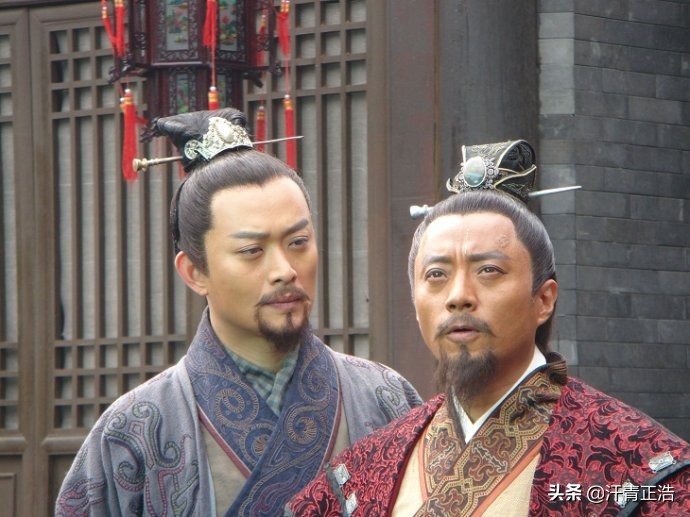 武松在六和寺出家，朝廷赏了他十万贯，这笔钱